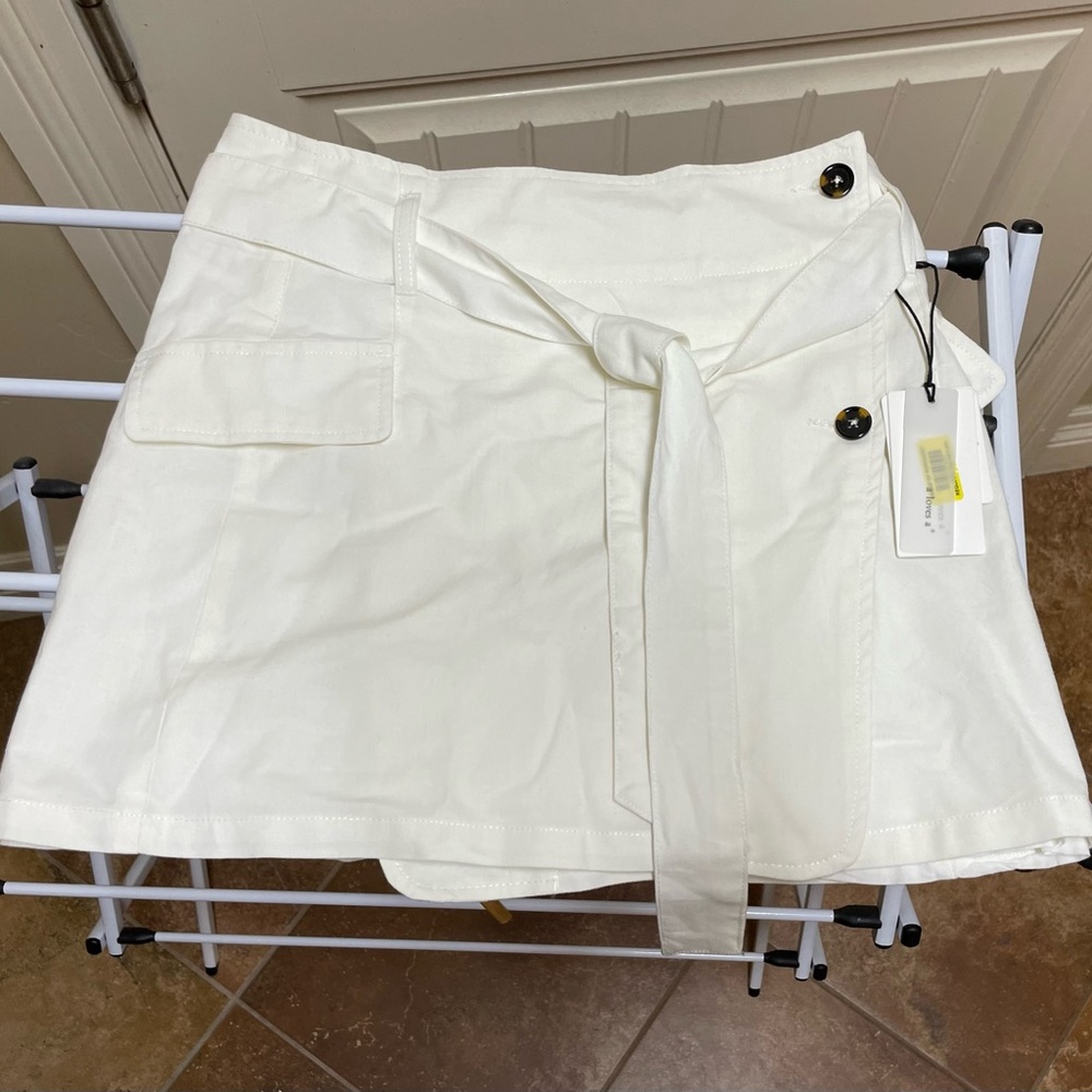 NWT White Skirt size6